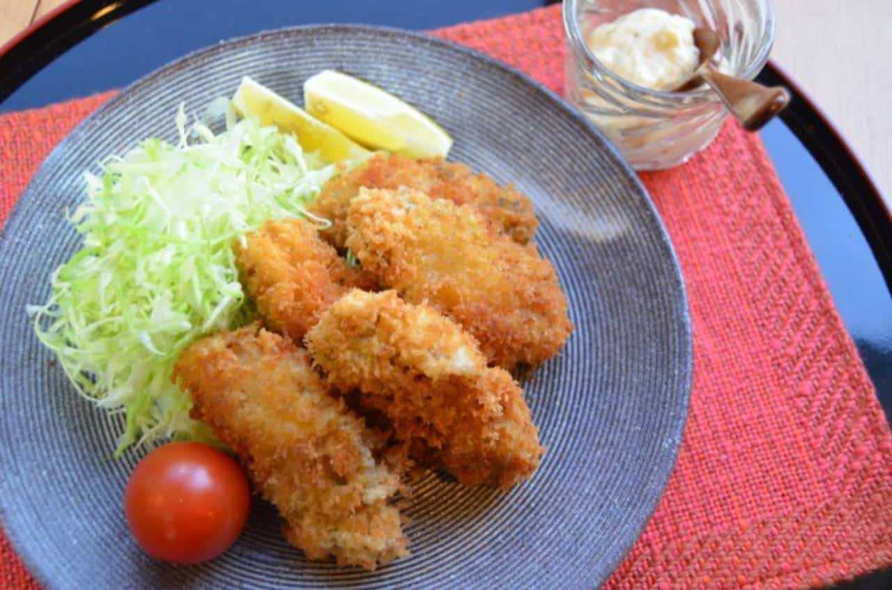 揚げた牡蠣フライ