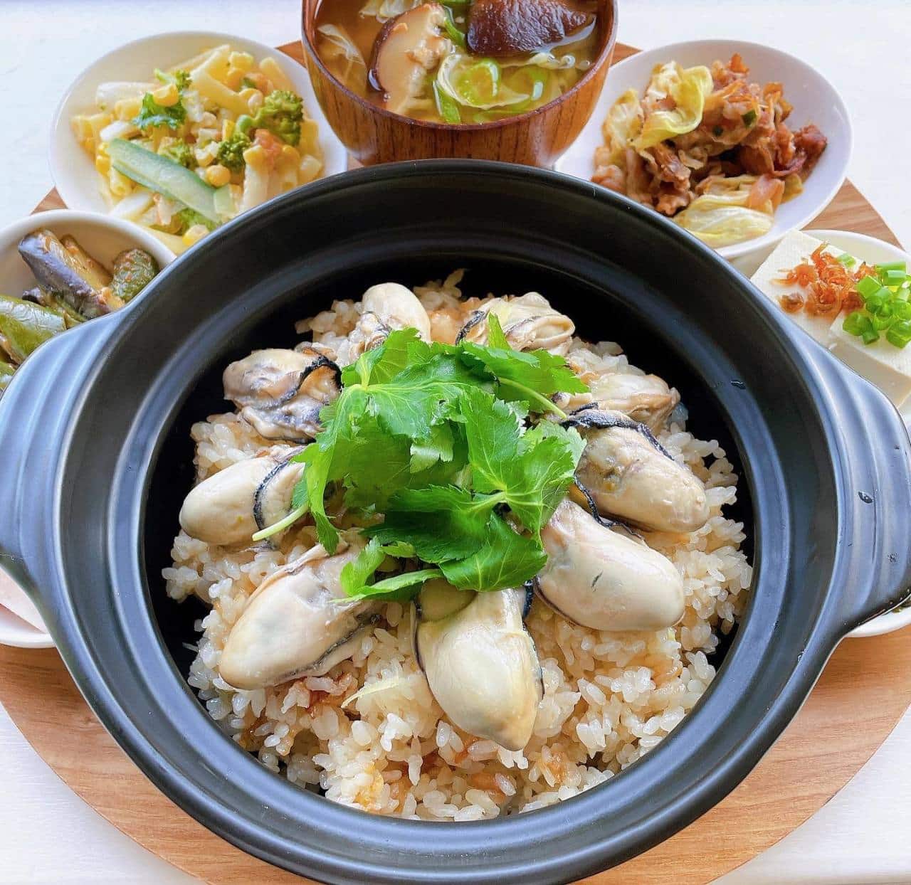 牡蠣の旨みを炊き込んだ牡蠣ご飯